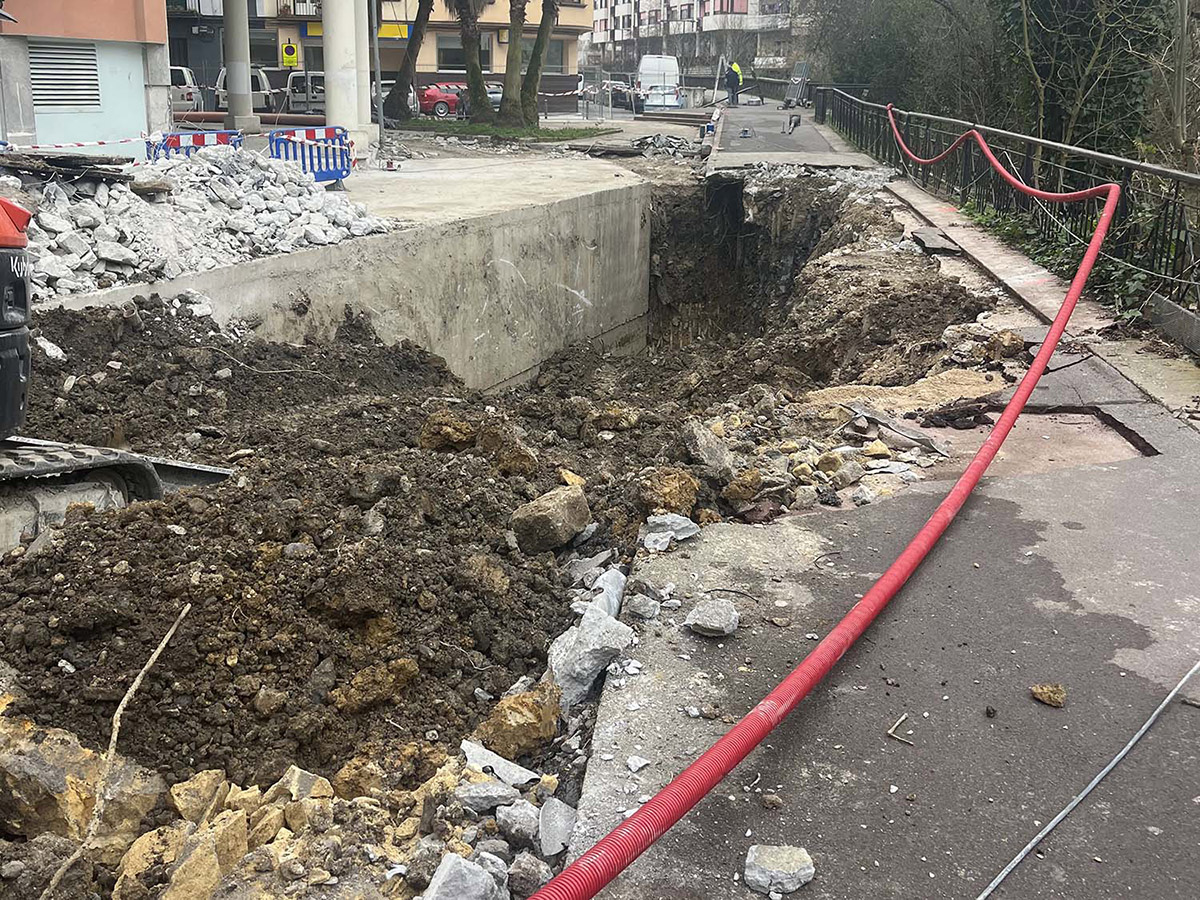 Paseo fluvial en Zumarraga fase I _ Reurbanización c / Secundino Esnaola 12 -14