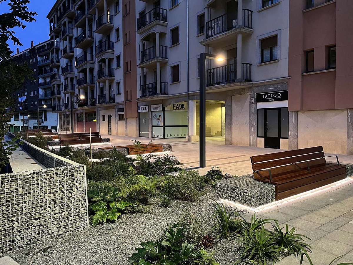 Paseo fluvial en Zumarraga fase I _ Reurbanización c / Secundino Esnaola 12 -14