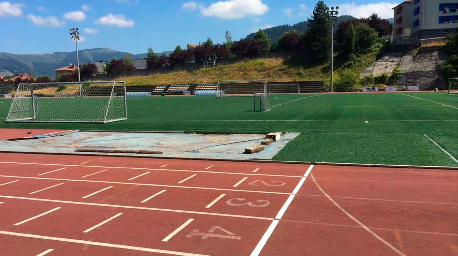 Pista de atletismo en complejo deportivo Argixao