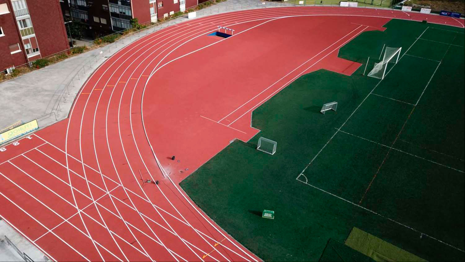 Pista de atletismo en complejo deportivo Argixao