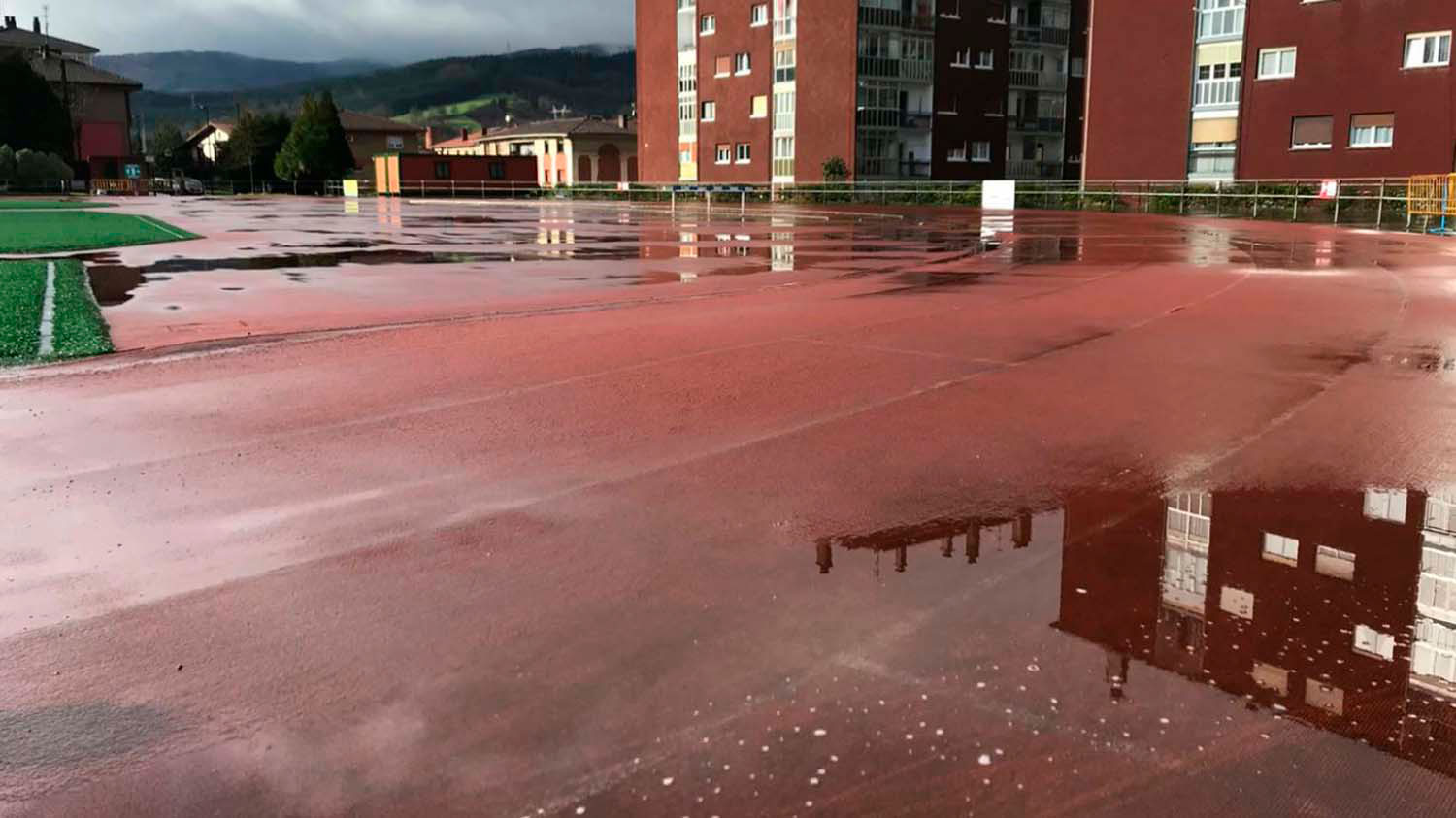 Pista de atletismo en complejo deportivo Argixao