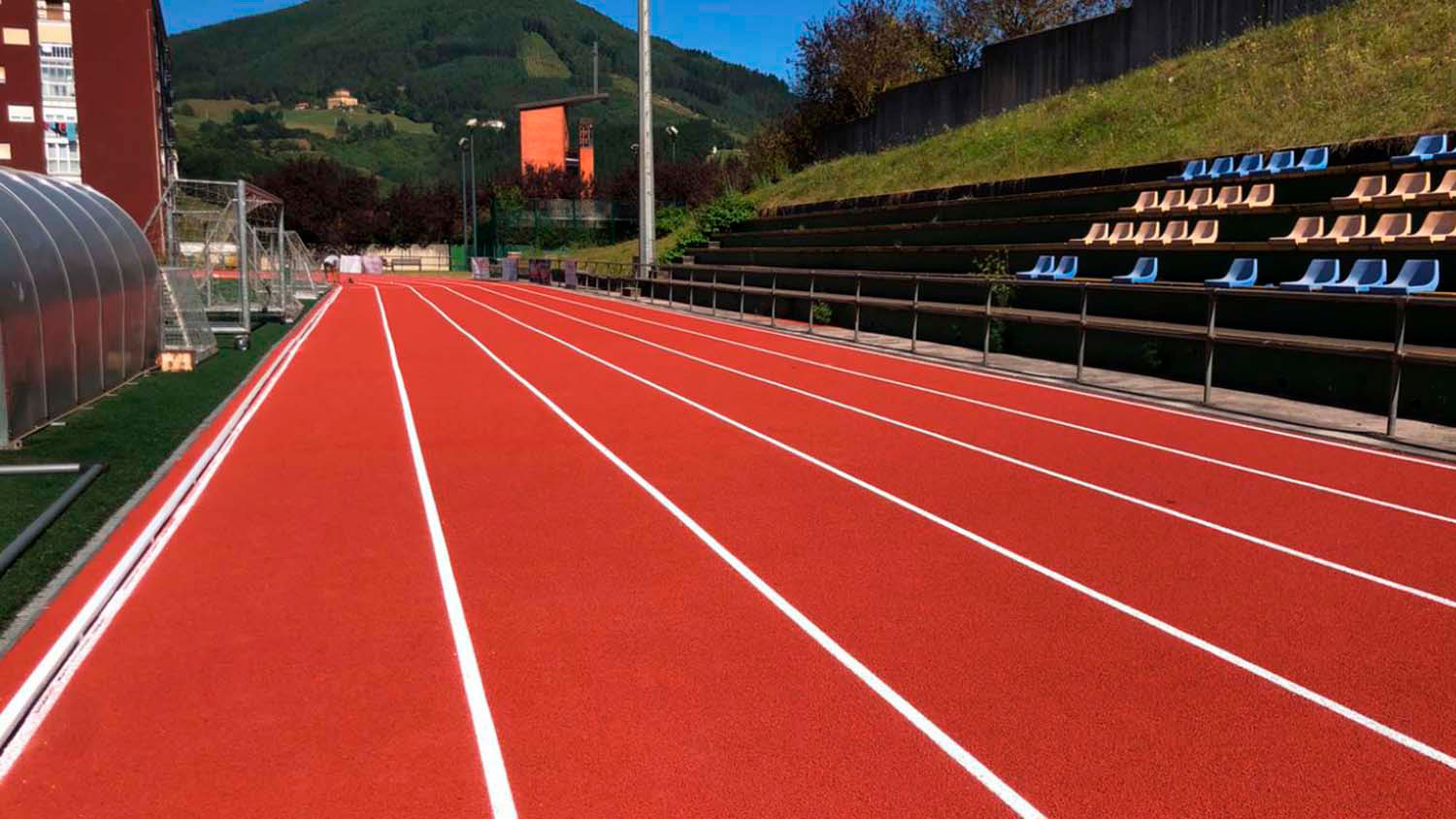 Pista de atletismo en complejo deportivo Argixao